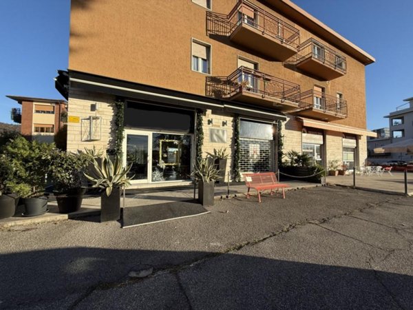 negozio in vendita a Brescia in zona Urago/Mella