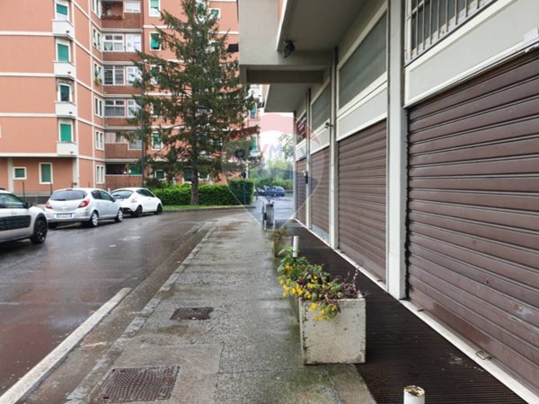 locale di sgombero in vendita a Brescia in zona Fiumicello
