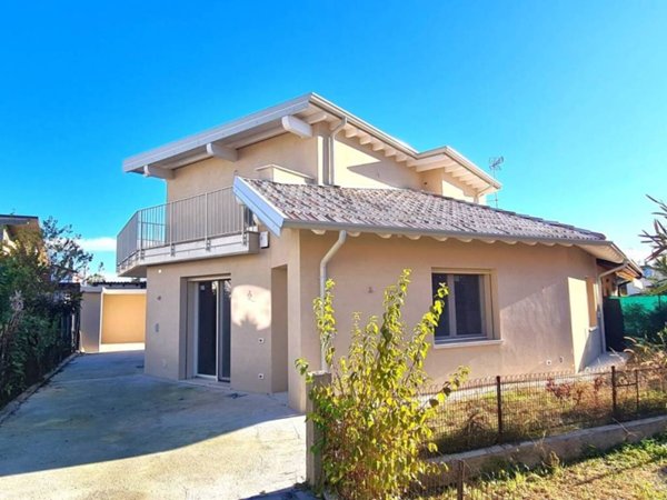 casa indipendente in vendita a Brescia in zona Chiusure