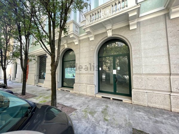 locale commerciale in vendita a Brescia in zona Borgo Trento