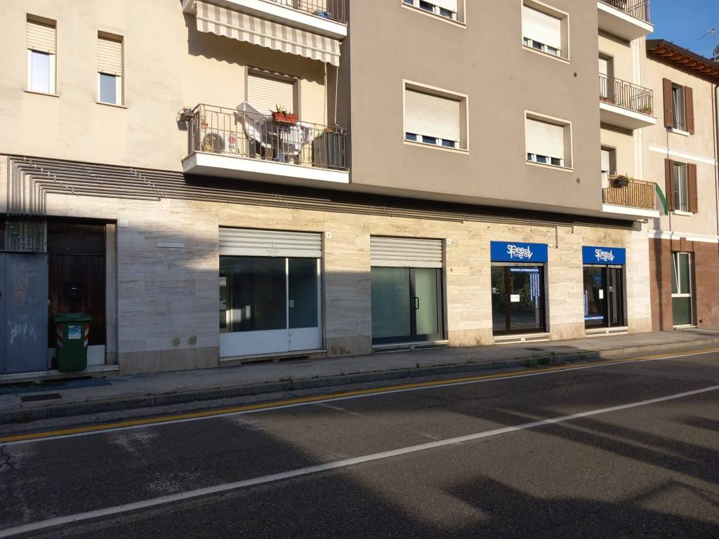 negozio in vendita a Brescia in zona Crocifissa di Rosa