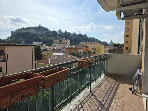 casa indipendente in vendita a Brescia in zona Crocifissa di Rosa