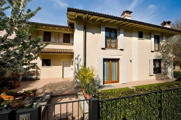 casa indipendente in vendita a Brescia in zona Mompiano