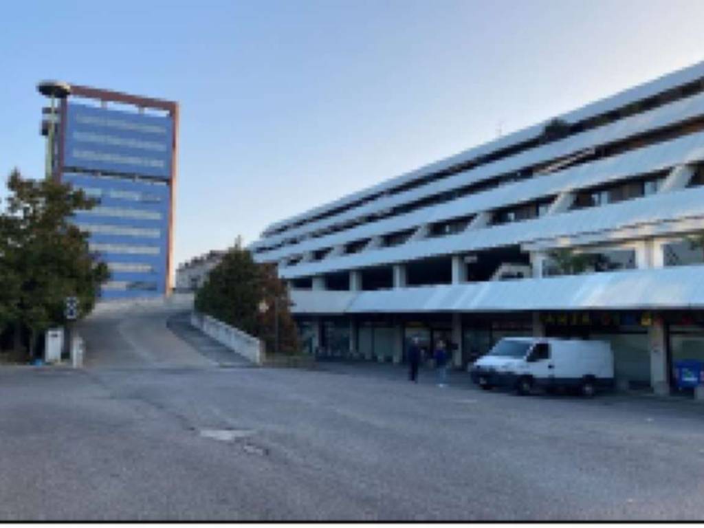 negozio in vendita a Brescia in zona Volta