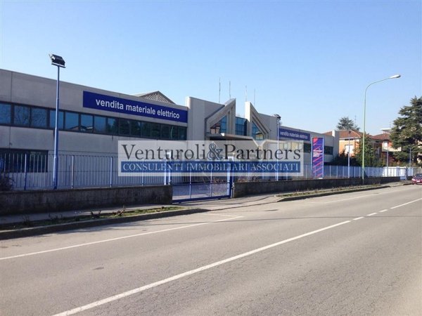 negozio in vendita a Brescia in zona Fiumicello