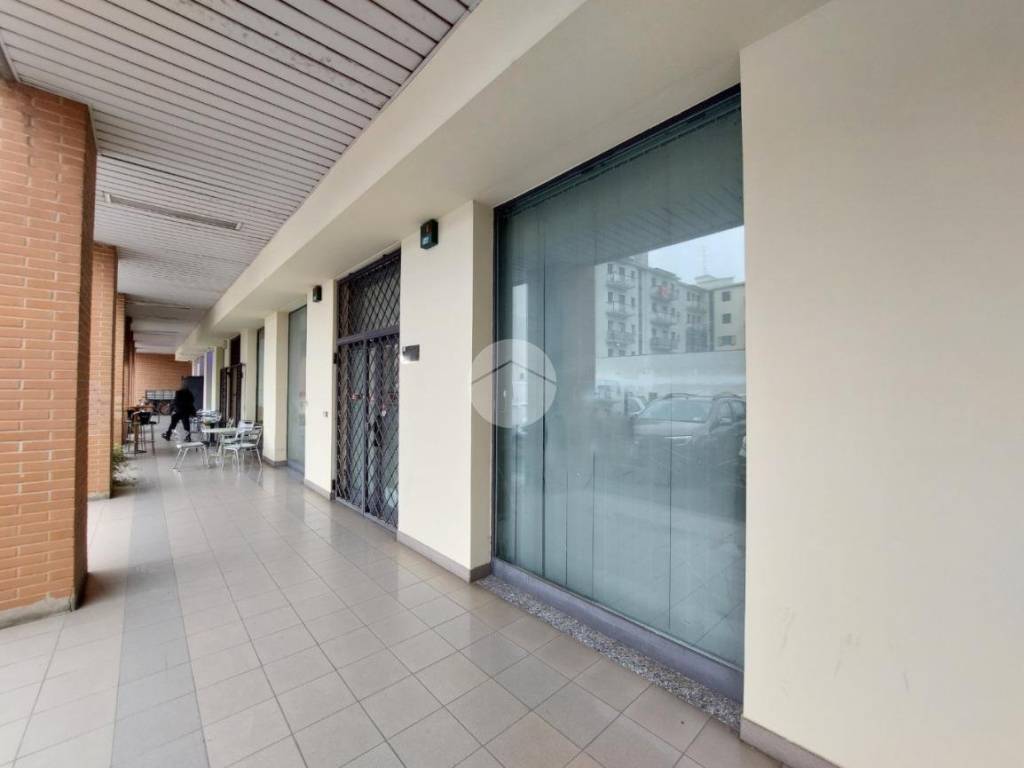 negozio in vendita a Brescia in zona Volta
