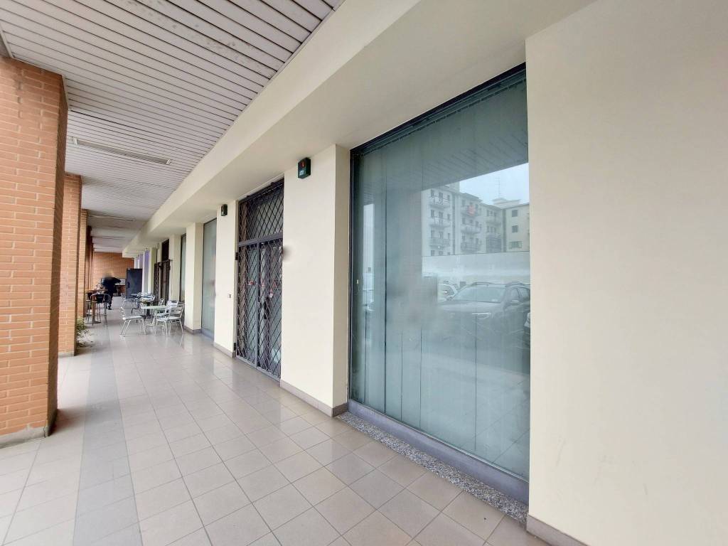 negozio in vendita a Brescia in zona Volta