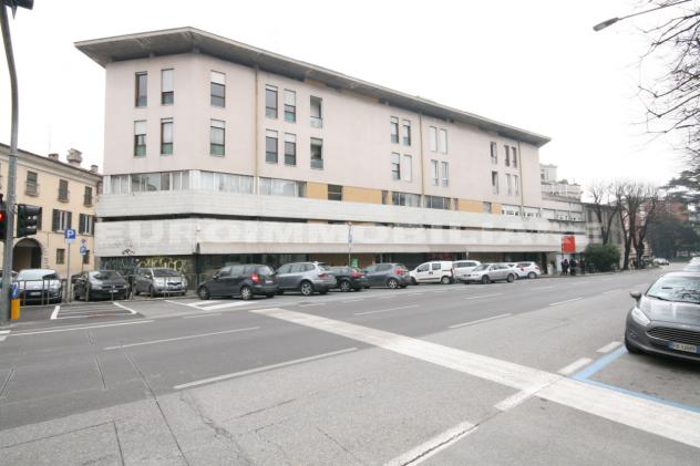 locale commerciale in vendita a Brescia in zona Centro Storico