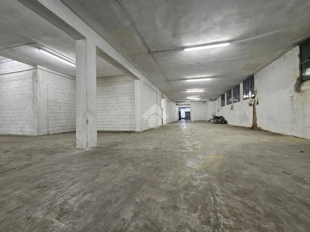 locale commerciale in vendita a Brescia in zona Borgo Trento