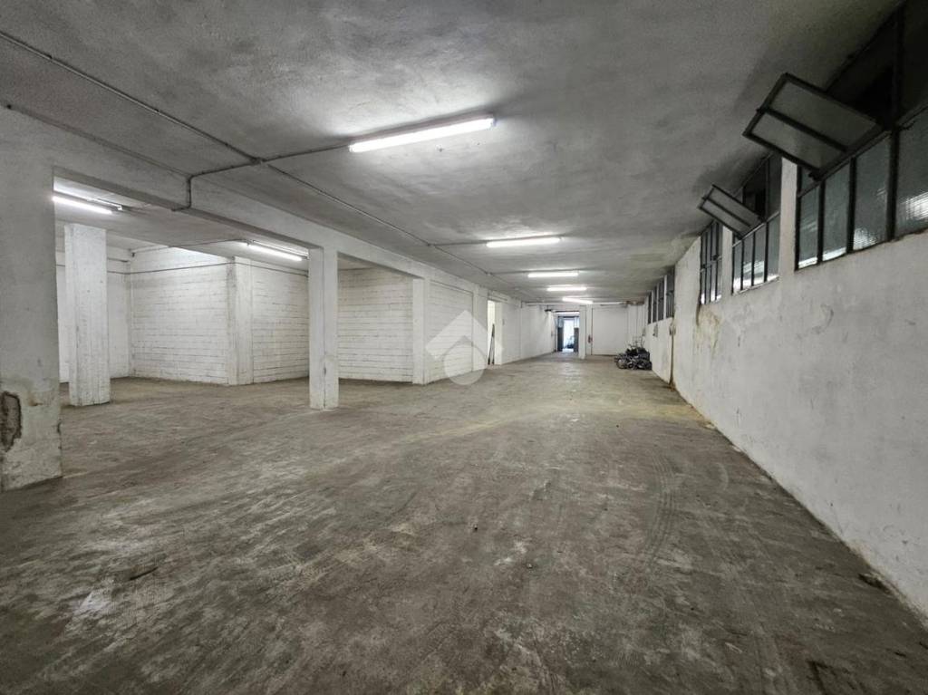 locale commerciale in vendita a Brescia in zona Borgo Trento