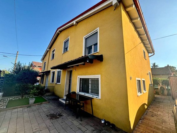 casa indipendente in vendita a Brescia in zona Volta