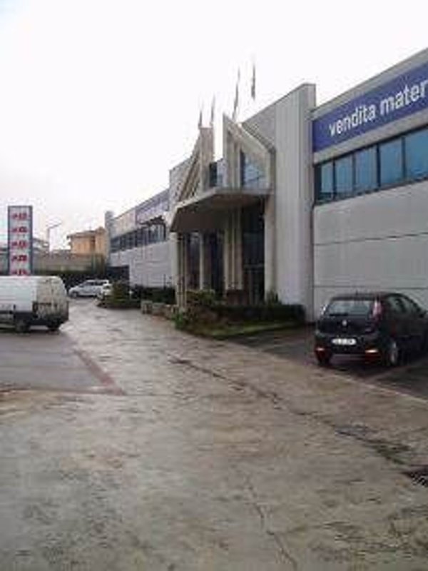 locale di sgombero in vendita a Brescia in zona Fiumicello