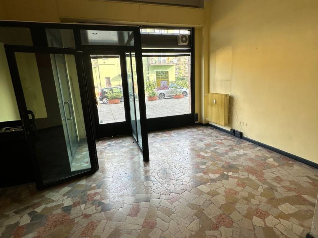 negozio in vendita a Brescia in zona Volta