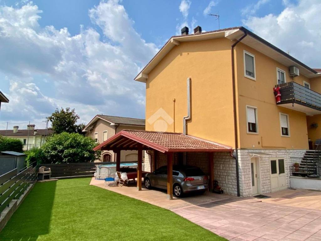 casa indipendente in vendita a Brescia in zona Urago/Mella