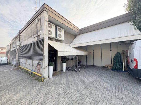 negozio in vendita a Brescia in zona Chiesa Nuova