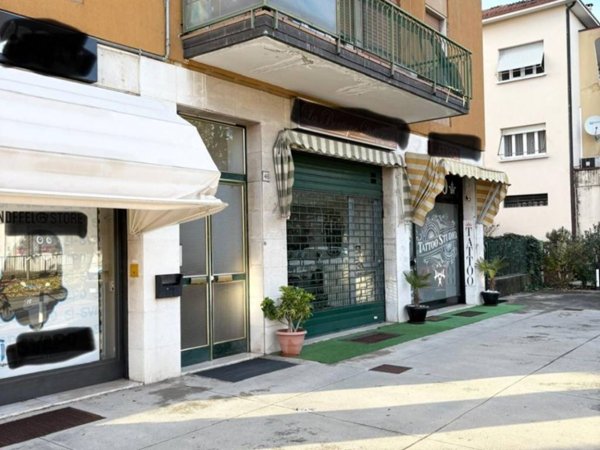 negozio in vendita a Brescia in zona Volta