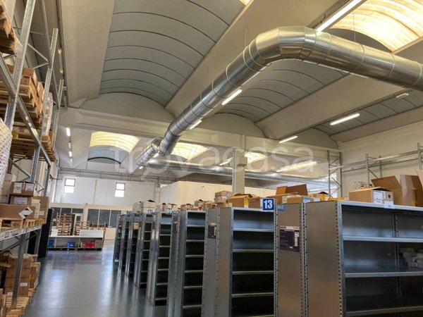 locale commerciale in vendita a Brescia in zona Fornaci