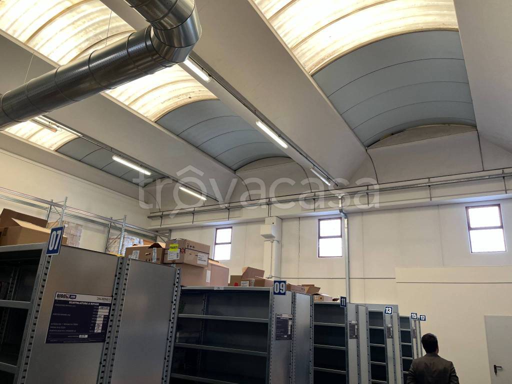 locale commerciale in vendita a Brescia in zona Fornaci