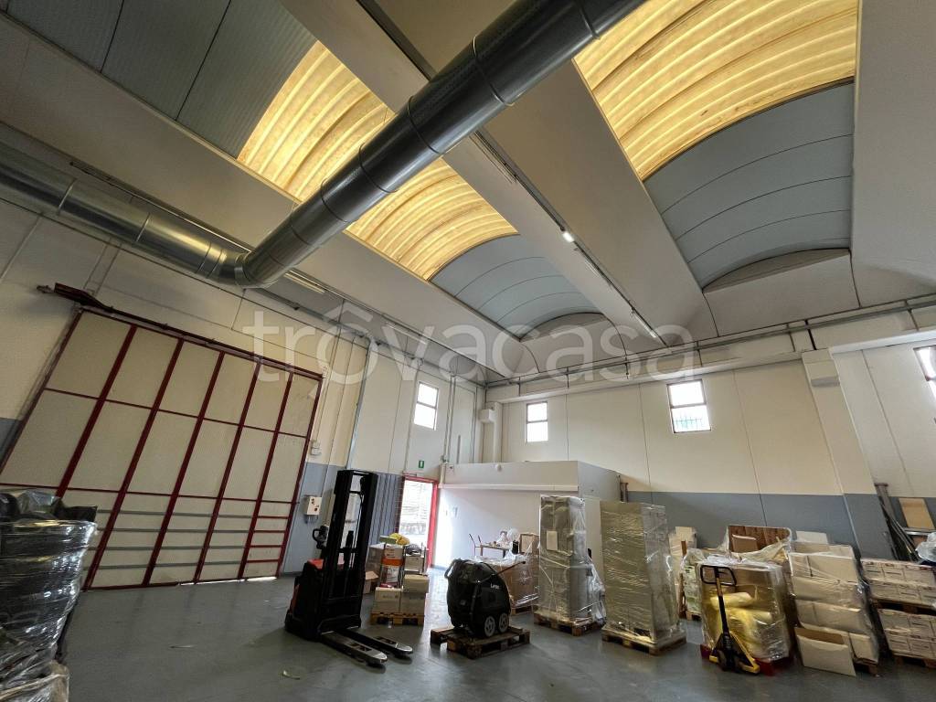 locale commerciale in vendita a Brescia in zona Fornaci