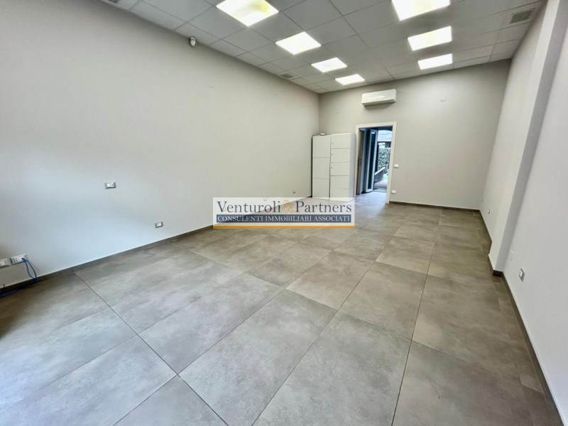 negozio in vendita a Brescia in zona Volta