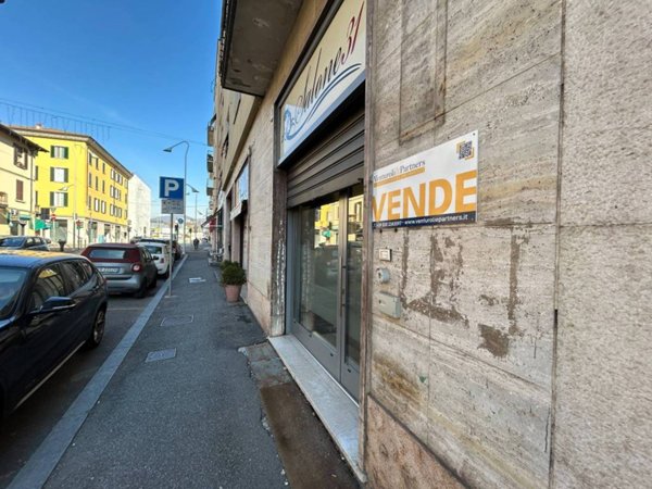 negozio in vendita a Brescia in zona Volta