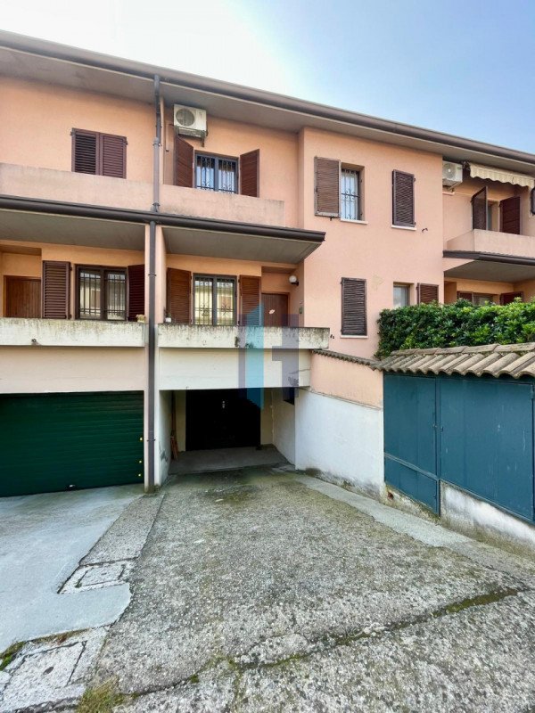 casa indipendente in vendita a Brescia in zona San Polo