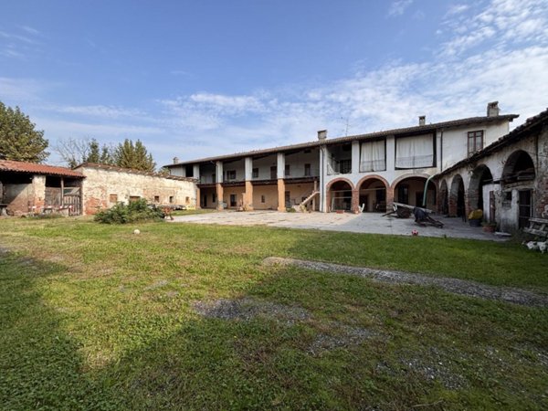 casale in vendita a Brescia in zona Chiusure