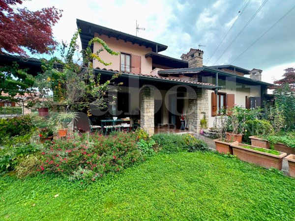 casa indipendente in vendita a Brescia in zona Caionvico