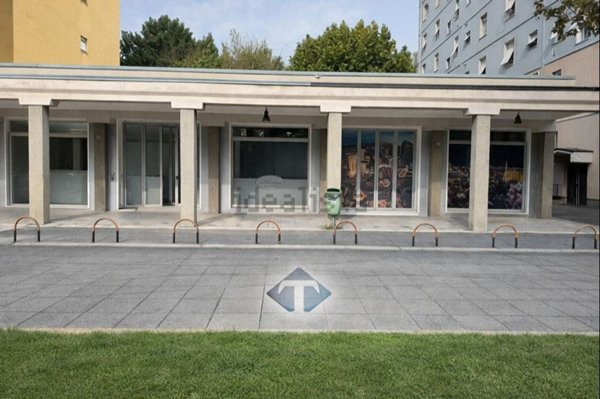 locale commerciale in vendita a Brescia in zona Urago/Mella