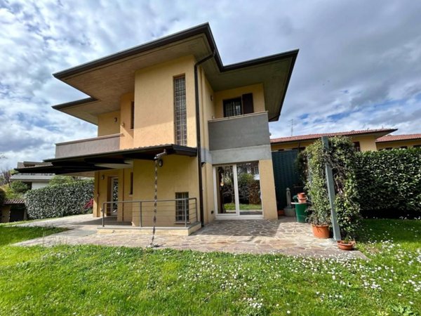 casa indipendente in vendita a Brescia in zona Mompiano