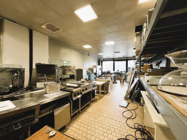 locale commerciale in vendita a Brescia in zona Volta