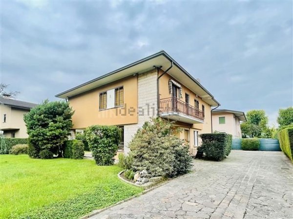 casa indipendente in vendita a Brescia in zona Costalunga