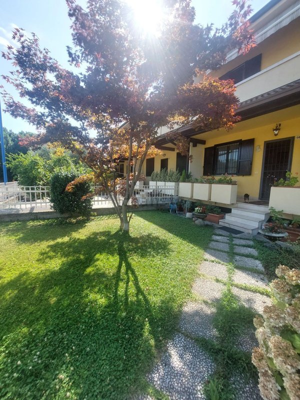 casa indipendente in vendita a Brescia in zona Villaggio Badia