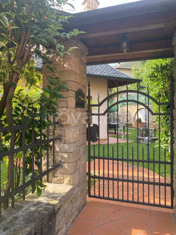 casa indipendente in vendita a Brescia in zona Urago/Mella