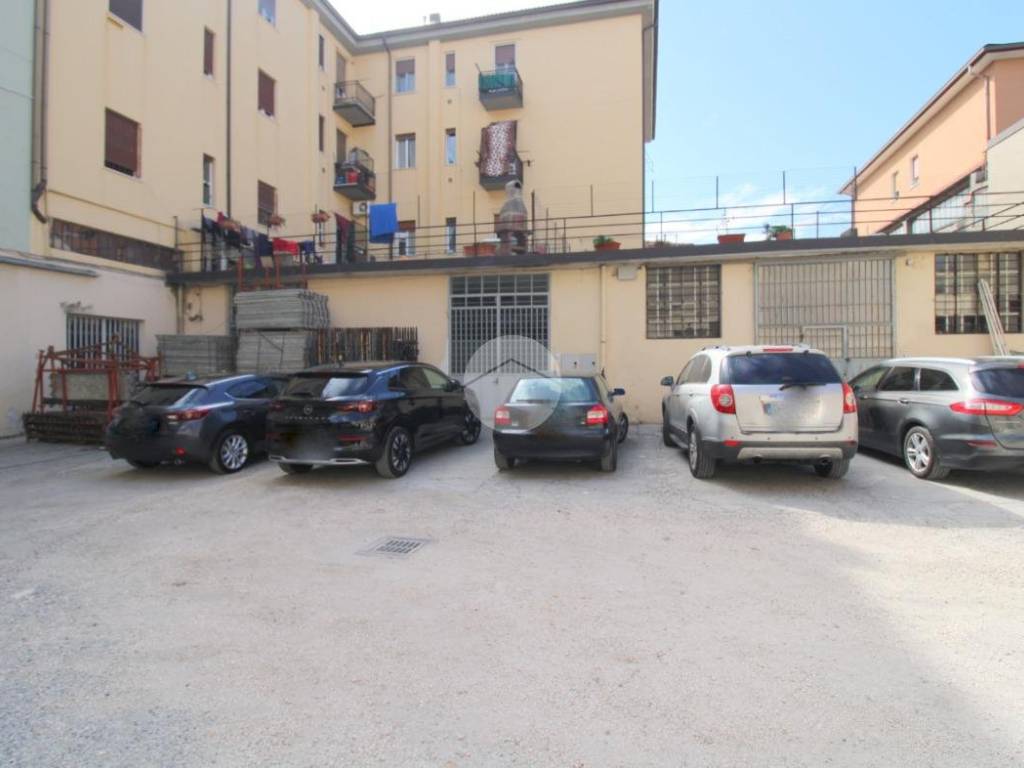 locale commerciale in vendita a Brescia in zona Volta