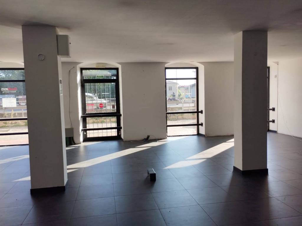 negozio in vendita a Brescia in zona Caionvico