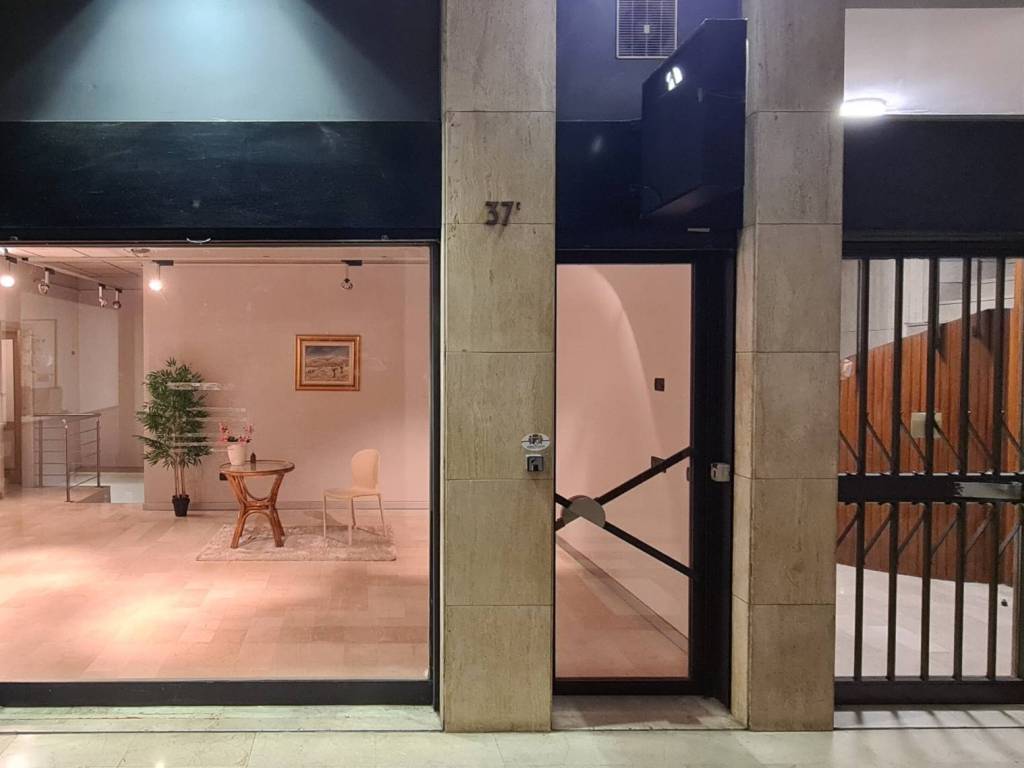 negozio in vendita a Brescia in zona Centro Storico