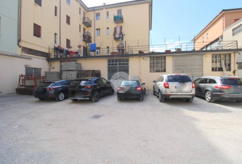 locale commerciale in vendita a Brescia in zona Chiesa Nuova