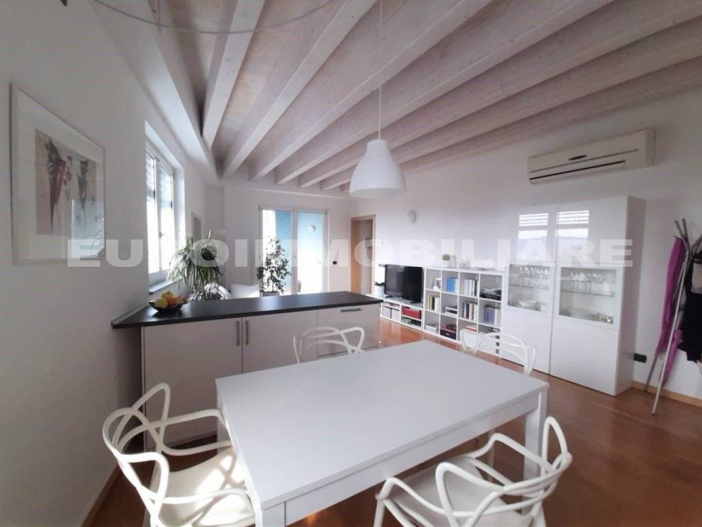 appartamento in vendita a Brescia in zona Crocifissa di Rosa