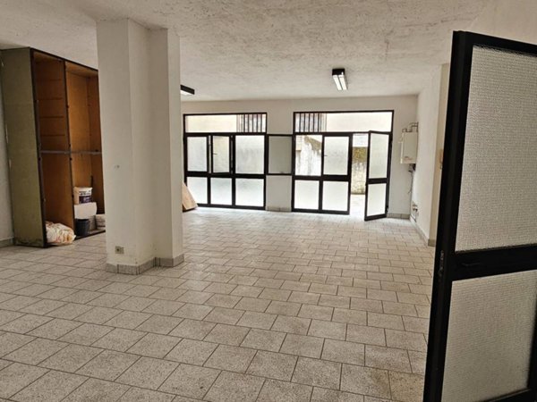 locale di sgombero in vendita a Brescia in zona Villaggio Prealpino
