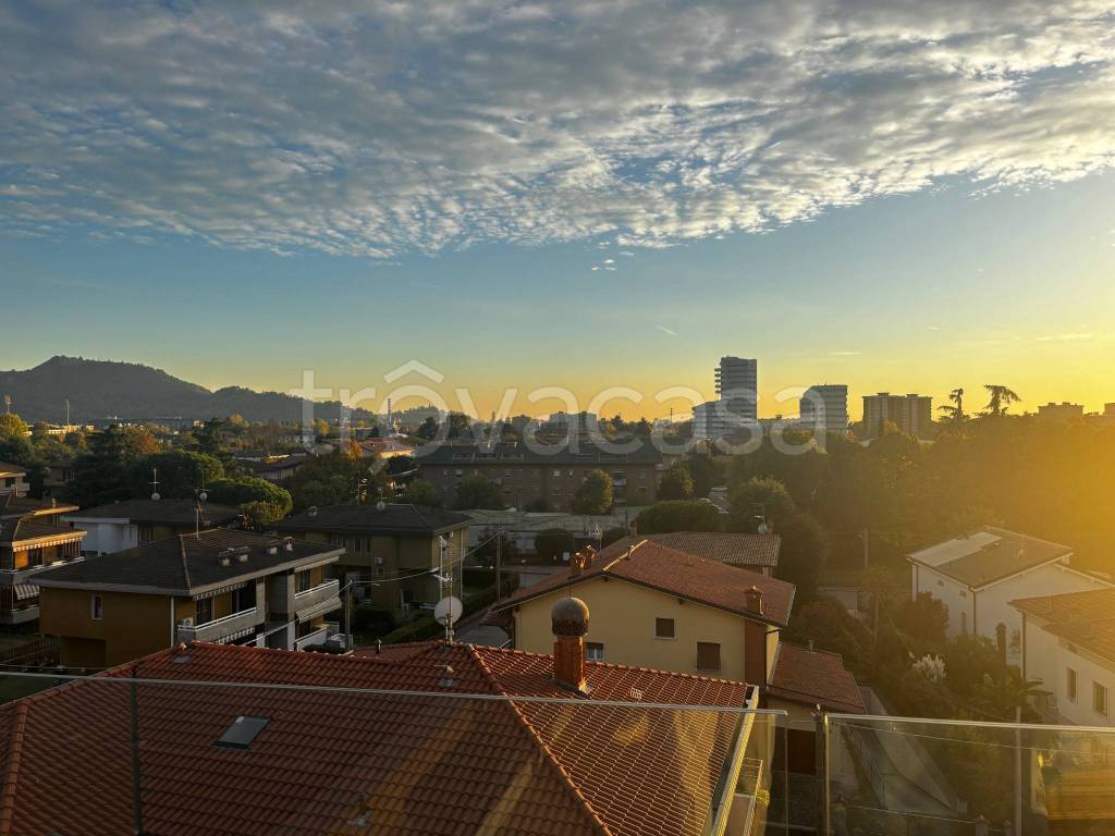 appartamento in vendita a Brescia in zona Villaggio Prealpino