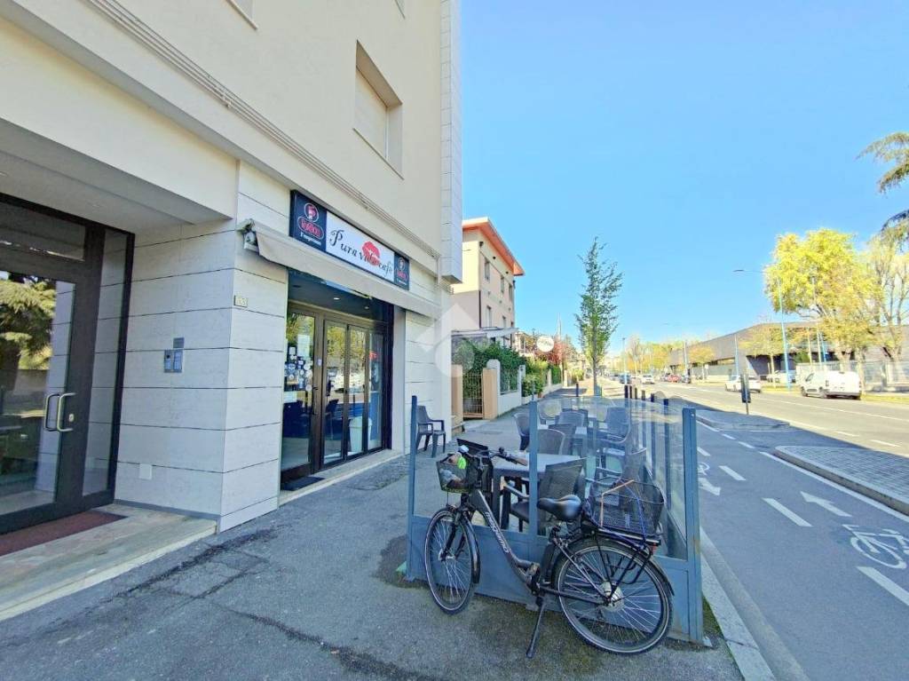 negozio in vendita a Brescia in zona Mompiano