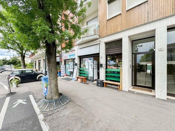 negozio in vendita a Brescia in zona Volta