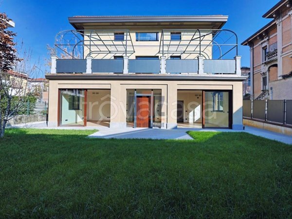 appartamento in vendita a Brescia in zona Crocifissa di Rosa