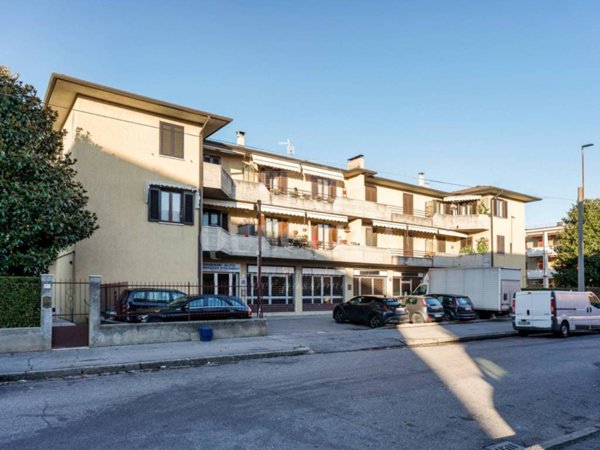 negozio in vendita a Brescia in zona Quartiere Primo Maggio