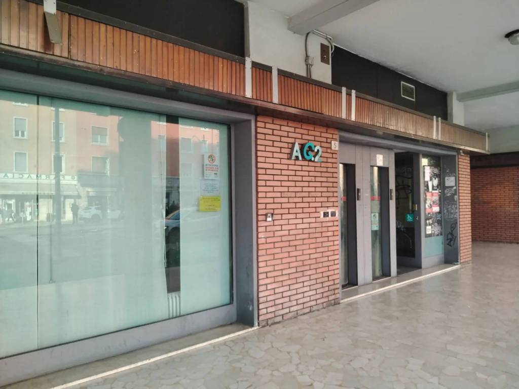 negozio in vendita a Brescia in zona Crocifissa di Rosa