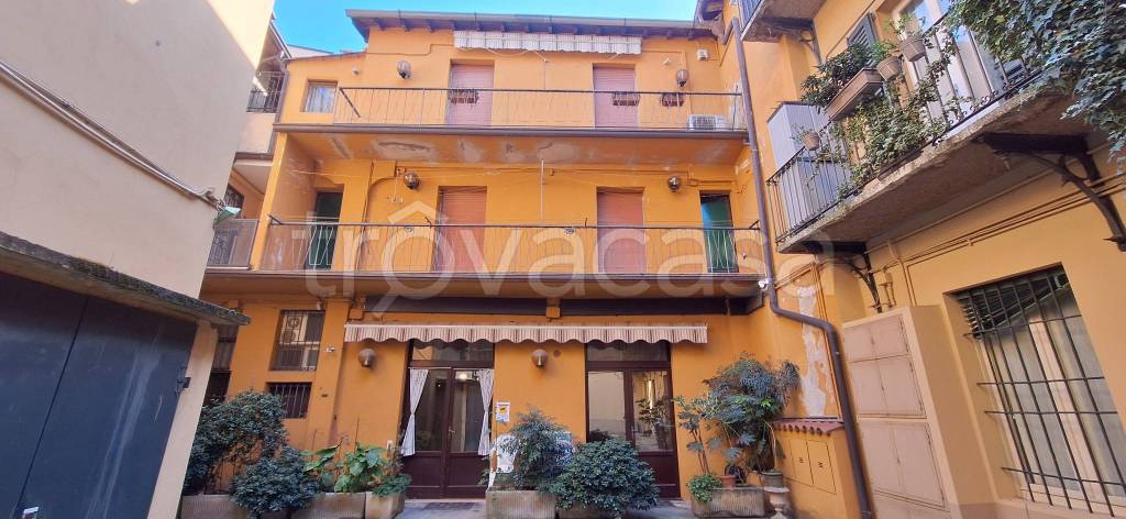 casa indipendente in vendita a Brescia in zona Centro Storico