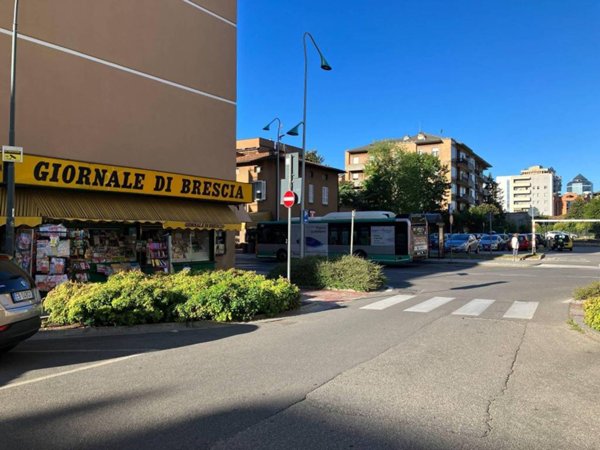 negozio in vendita a Brescia in zona Volta