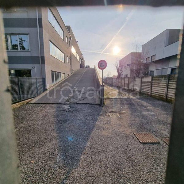 locale commerciale in vendita a Brescia in zona San Polo