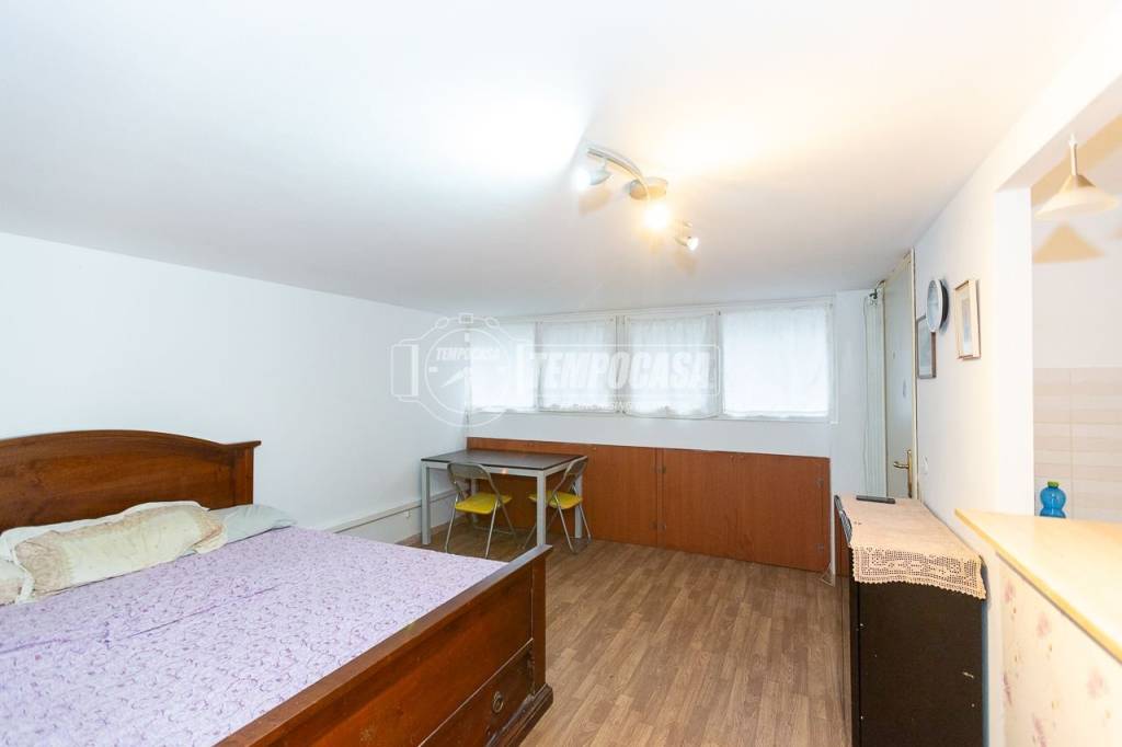 locale commerciale in vendita a Brescia in zona Fiumicello